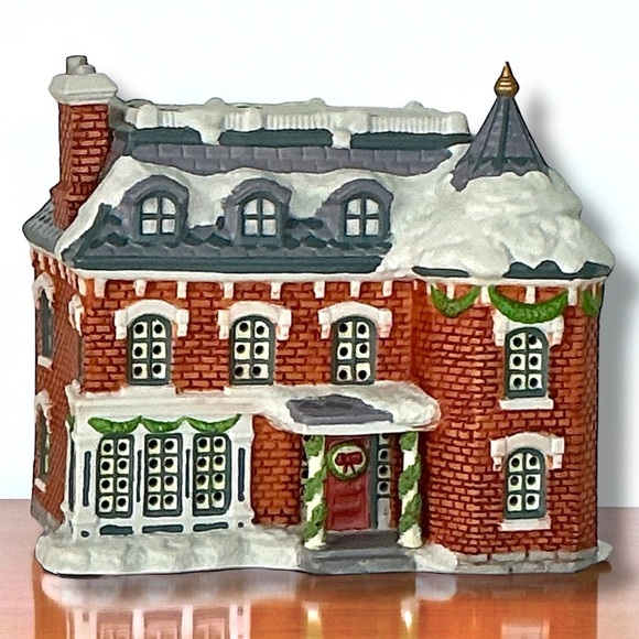 Vintage The Old Granville Place House Light Up Porcelain Village Limited Edition - Picture 1 of 16